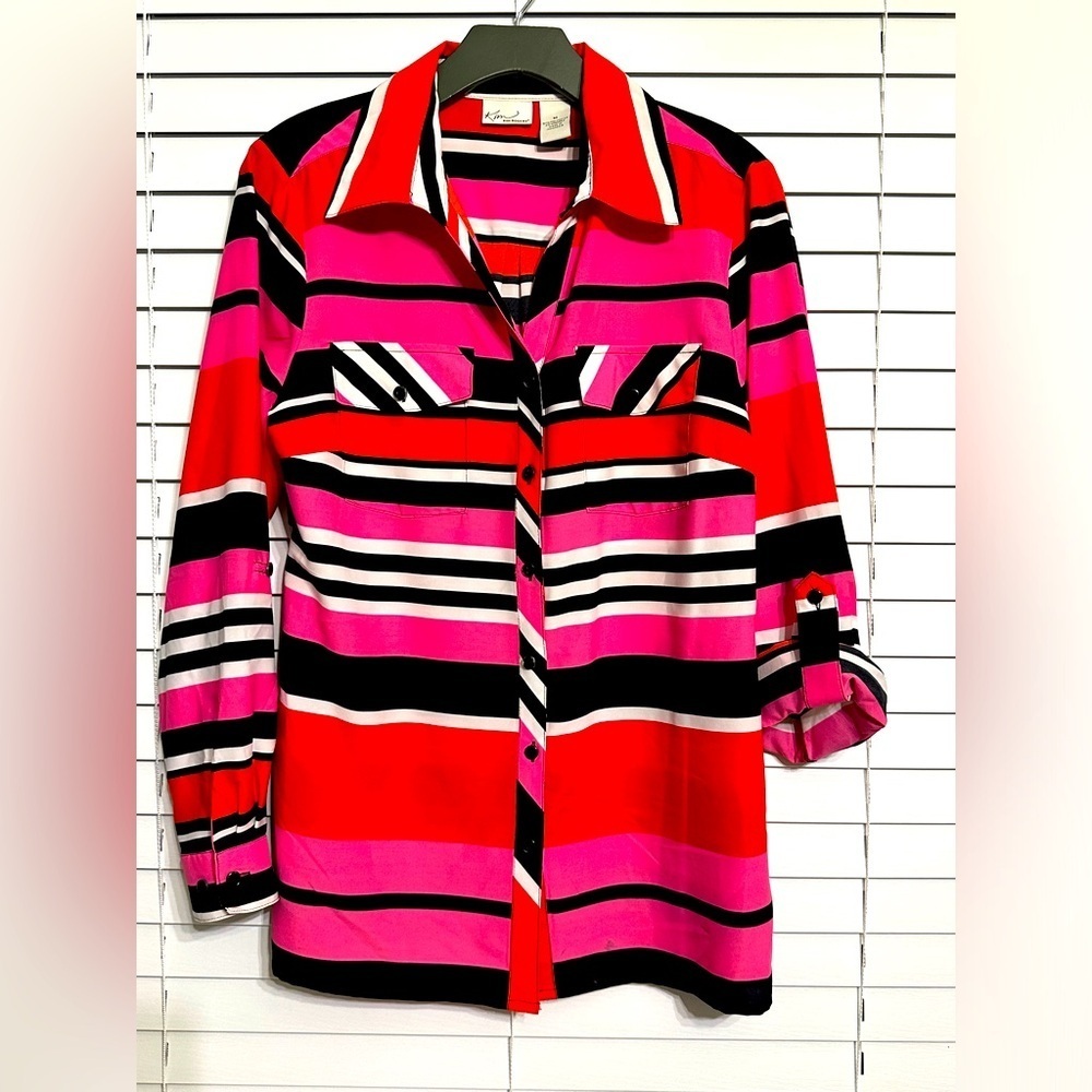 #8) Kim Rogers Beautiful button shirt / blouse with Roll Up sleeves Size M